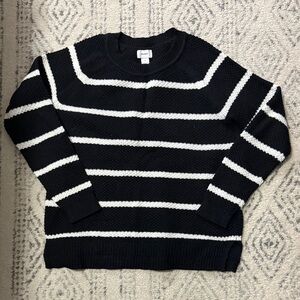 Old Navy // Black and White striped Knit Sweater